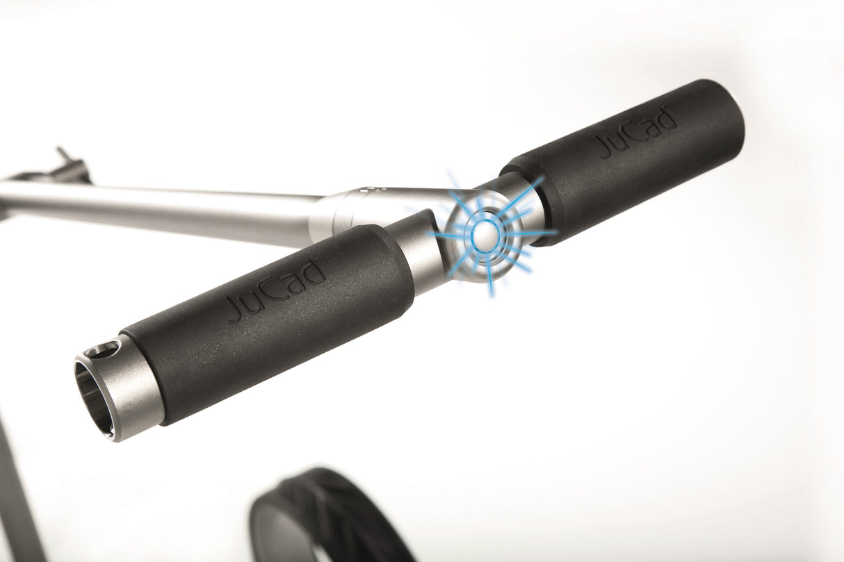 Chariot de golf électrique JuCad Ghost Titan 2.0 - le Titan pliable avec prise en main confortable