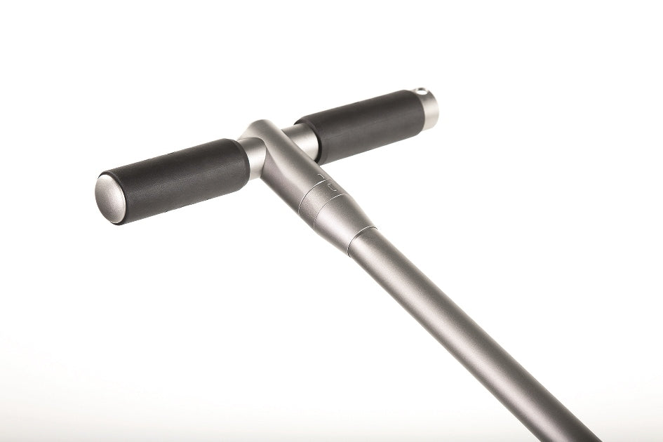 Chariot de golf électrique JuCad Ghost Titan 2.0 - le Titan pliable avec prise en main confortable