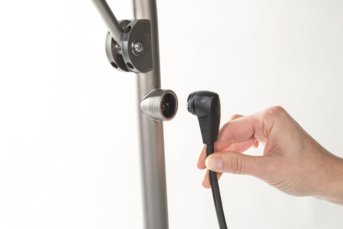 Chariot de golf électrique JuCad Ghost Titan 2.0 - le Titan pliable avec prise en main confortable